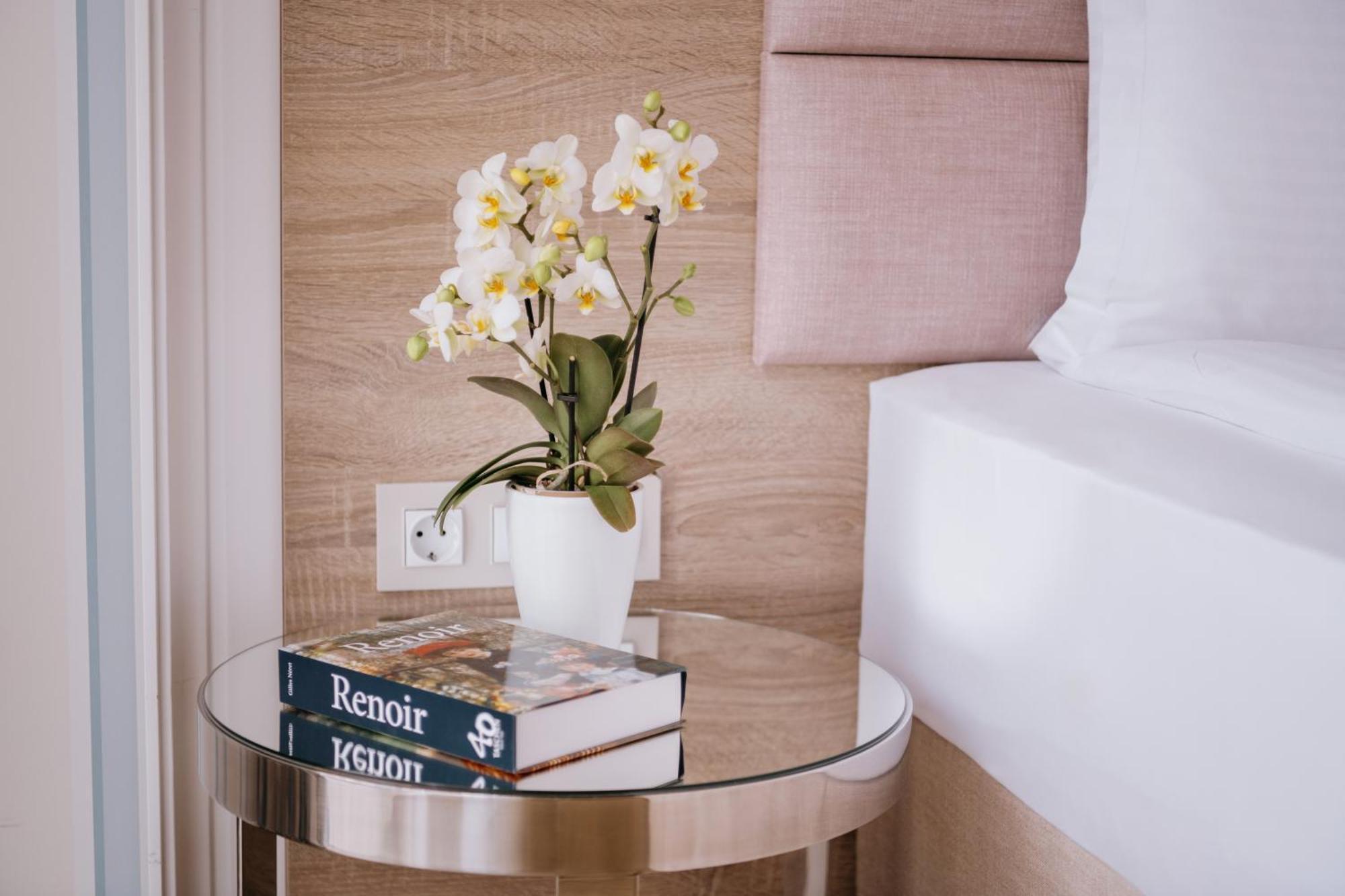 Impresamente Art Hotel Софія Екстер'єр фото